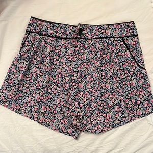 High-wasted floral shorts